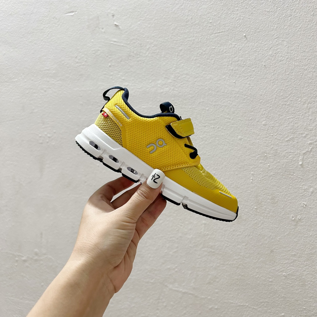 图片[2]-🔗On昂跑魔术贴松紧带儿童运动鞋 尺码：26-37.5码 💥小众童鞋运动鞋来咯～💥 on昂跑缓震魔术贴儿童运动鞋 鞋头增加额外的橡胶垫片🔫加强耐久性 🧿加宽外底搭载多沟槽，更稳固 优化改良的CloudTec专利鞋底科技🪄专为幼童打造🪄超级无敌旋转跳跃好穿-选品中心