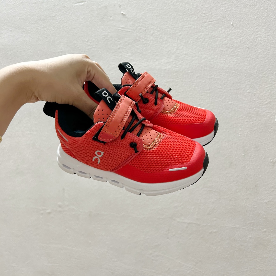 🔗On昂跑魔术贴松紧带儿童运动鞋 尺码：26-37.5码 💥小众童鞋运动鞋来咯～💥 on昂跑缓震魔术贴儿童运动鞋 鞋头增加额外的橡胶垫片🔫加强耐久性 🧿加宽外底搭载多沟槽，更稳固 优化改良的CloudTec专利鞋底科技🪄专为幼童打造🪄超级无敌旋转跳跃好穿-选品中心