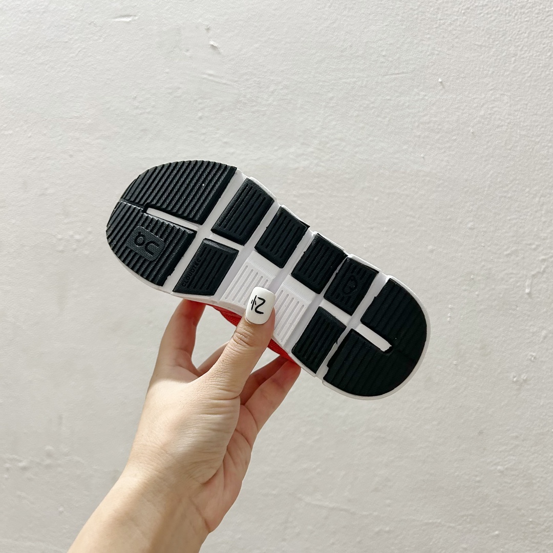 图片[9]-🔗On昂跑魔术贴松紧带儿童运动鞋 尺码：26-37.5码 💥小众童鞋运动鞋来咯～💥 on昂跑缓震魔术贴儿童运动鞋 鞋头增加额外的橡胶垫片🔫加强耐久性 🧿加宽外底搭载多沟槽，更稳固 优化改良的CloudTec专利鞋底科技🪄专为幼童打造🪄超级无敌旋转跳跃好穿-选品中心