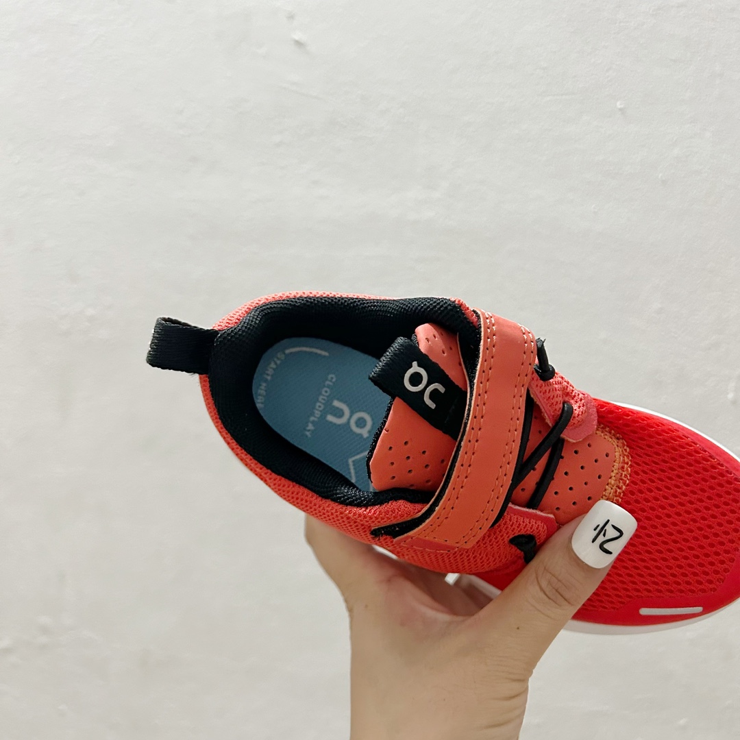 图片[7]-🔗On昂跑魔术贴松紧带儿童运动鞋 尺码：26-37.5码 💥小众童鞋运动鞋来咯～💥 on昂跑缓震魔术贴儿童运动鞋 鞋头增加额外的橡胶垫片🔫加强耐久性 🧿加宽外底搭载多沟槽，更稳固 优化改良的CloudTec专利鞋底科技🪄专为幼童打造🪄超级无敌旋转跳跃好穿-选品中心