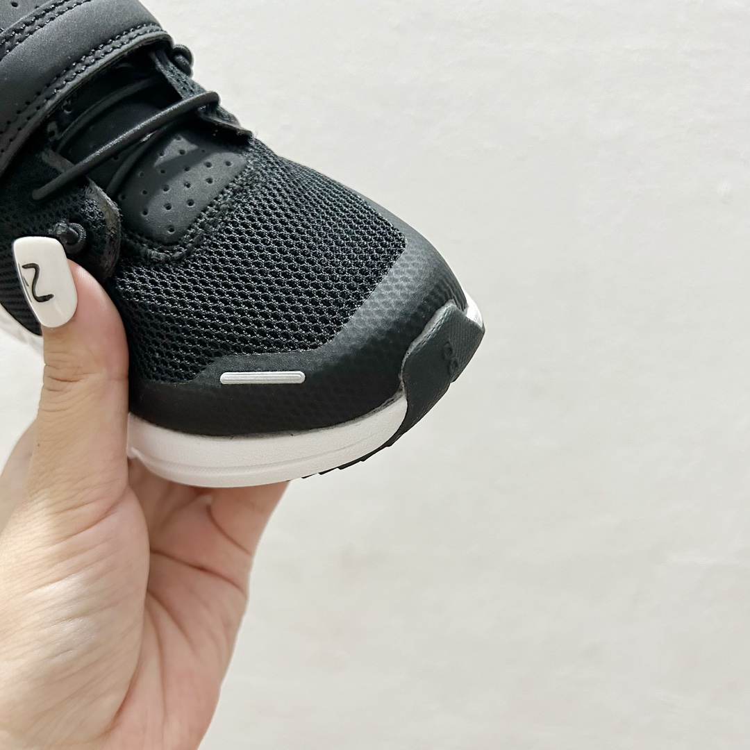 图片[5]-🔗On昂跑魔术贴松紧带儿童运动鞋 尺码：26-37.5码 💥小众童鞋运动鞋来咯～💥 on昂跑缓震魔术贴儿童运动鞋 鞋头增加额外的橡胶垫片🔫加强耐久性 🧿加宽外底搭载多沟槽，更稳固 优化改良的CloudTec专利鞋底科技🪄专为幼童打造🪄超级无敌旋转跳跃好穿-选品中心