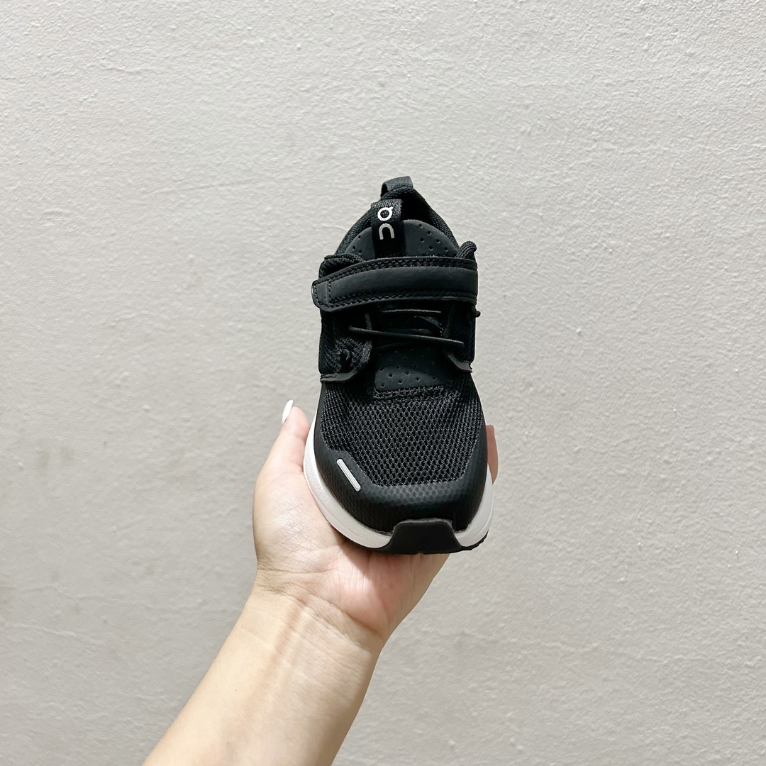 图片[3]-🔗On昂跑魔术贴松紧带儿童运动鞋 尺码：26-37.5码 💥小众童鞋运动鞋来咯～💥 on昂跑缓震魔术贴儿童运动鞋 鞋头增加额外的橡胶垫片🔫加强耐久性 🧿加宽外底搭载多沟槽，更稳固 优化改良的CloudTec专利鞋底科技🪄专为幼童打造🪄超级无敌旋转跳跃好穿-选品中心