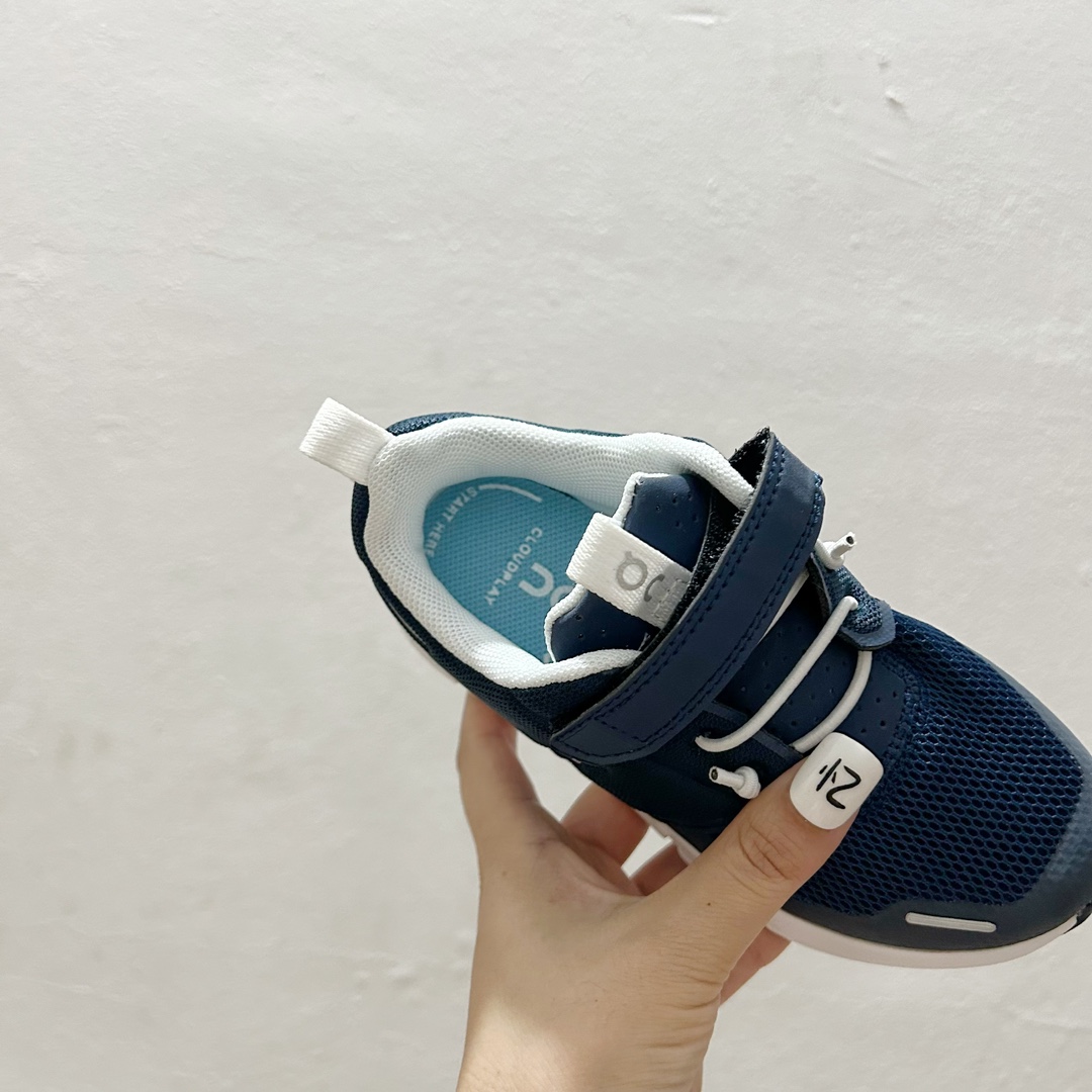 图片[7]-🔗On昂跑魔术贴松紧带儿童运动鞋 尺码：26-37.5码 💥小众童鞋运动鞋来咯～💥 on昂跑缓震魔术贴儿童运动鞋 鞋头增加额外的橡胶垫片🔫加强耐久性 🧿加宽外底搭载多沟槽，更稳固 优化改良的CloudTec专利鞋底科技🪄专为幼童打造🪄超级无敌旋转跳跃好穿-选品中心