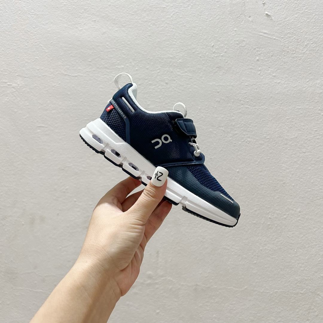 图片[2]-🔗On昂跑魔术贴松紧带儿童运动鞋 尺码：26-37.5码 💥小众童鞋运动鞋来咯～💥 on昂跑缓震魔术贴儿童运动鞋 鞋头增加额外的橡胶垫片🔫加强耐久性 🧿加宽外底搭载多沟槽，更稳固 优化改良的CloudTec专利鞋底科技🪄专为幼童打造🪄超级无敌旋转跳跃好穿-选品中心