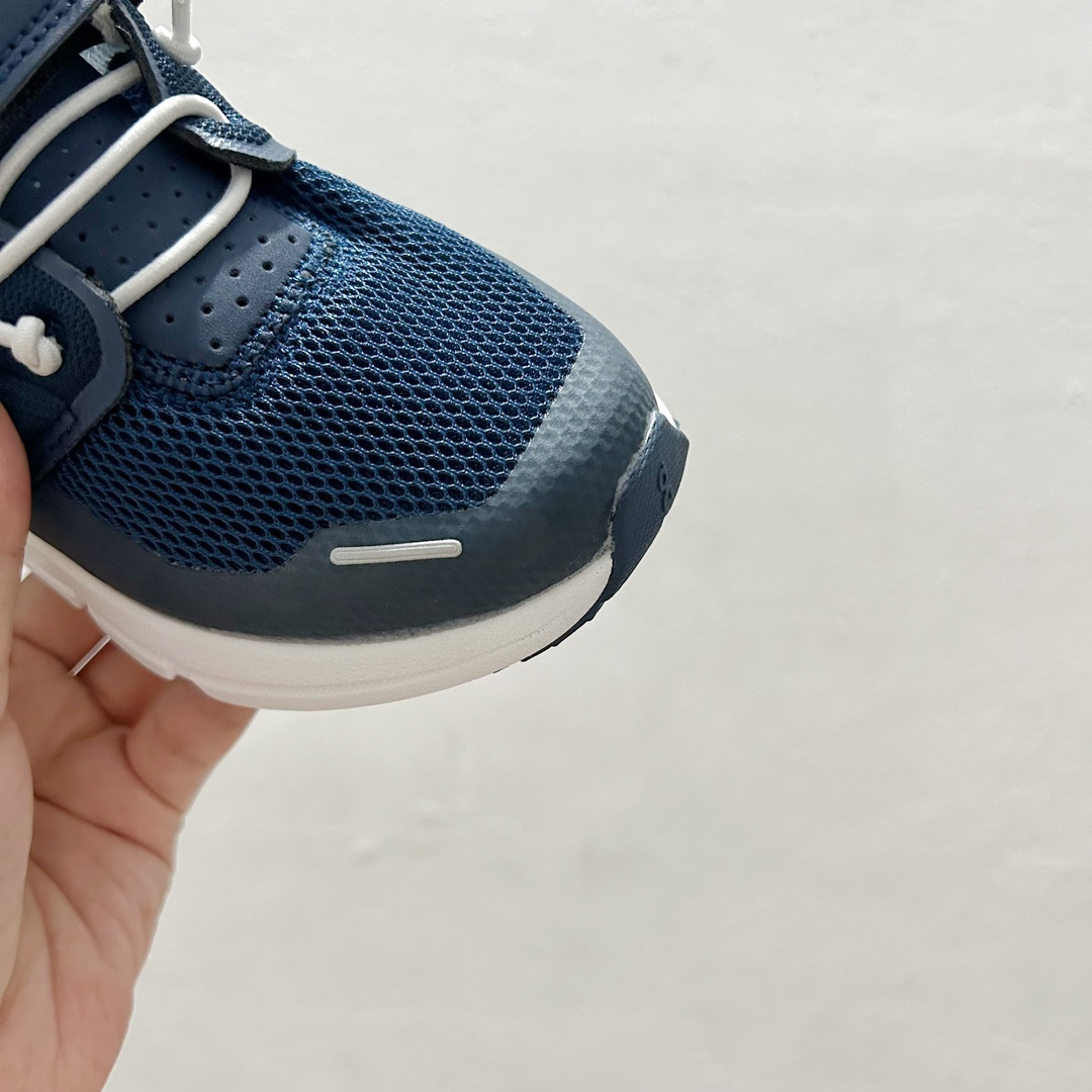 图片[5]-🔗On昂跑魔术贴松紧带儿童运动鞋 尺码：26-37.5码 💥小众童鞋运动鞋来咯～💥 on昂跑缓震魔术贴儿童运动鞋 鞋头增加额外的橡胶垫片🔫加强耐久性 🧿加宽外底搭载多沟槽，更稳固 优化改良的CloudTec专利鞋底科技🪄专为幼童打造🪄超级无敌旋转跳跃好穿-选品中心