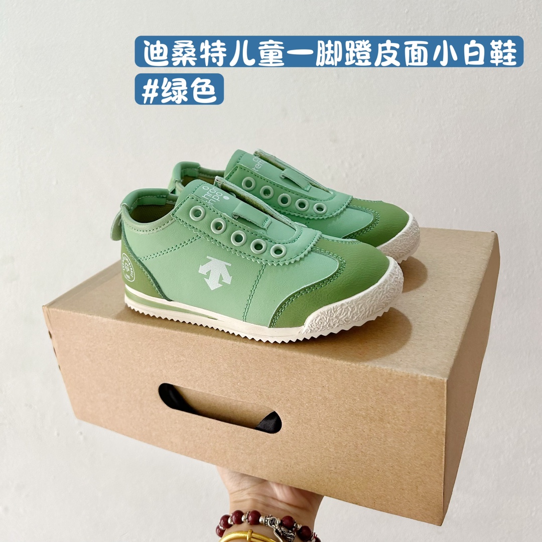 图片[9]-迪桑特儿童一脚蹬皮面小白鞋26-37码 “一脚蹬”的设计更是贴心，方便孩子们自己快速穿脱。弹力鞋带与可调节的鞋舌设计，适应不同大小的脚部，确保穿着的舒适度。-选品中心