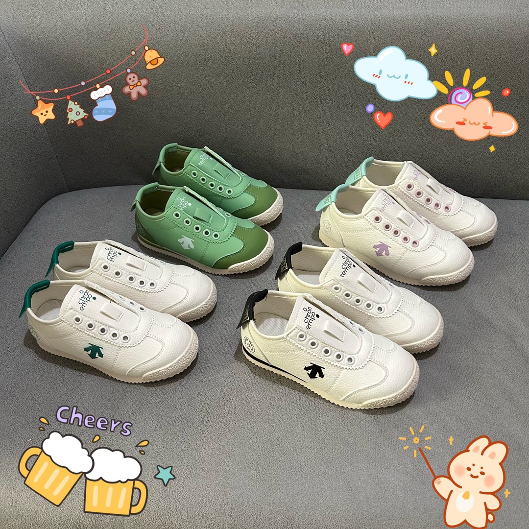 图片[3]-迪桑特儿童一脚蹬皮面小白鞋26-37码 “一脚蹬”的设计更是贴心，方便孩子们自己快速穿脱。弹力鞋带与可调节的鞋舌设计，适应不同大小的脚部，确保穿着的舒适度。-选品中心