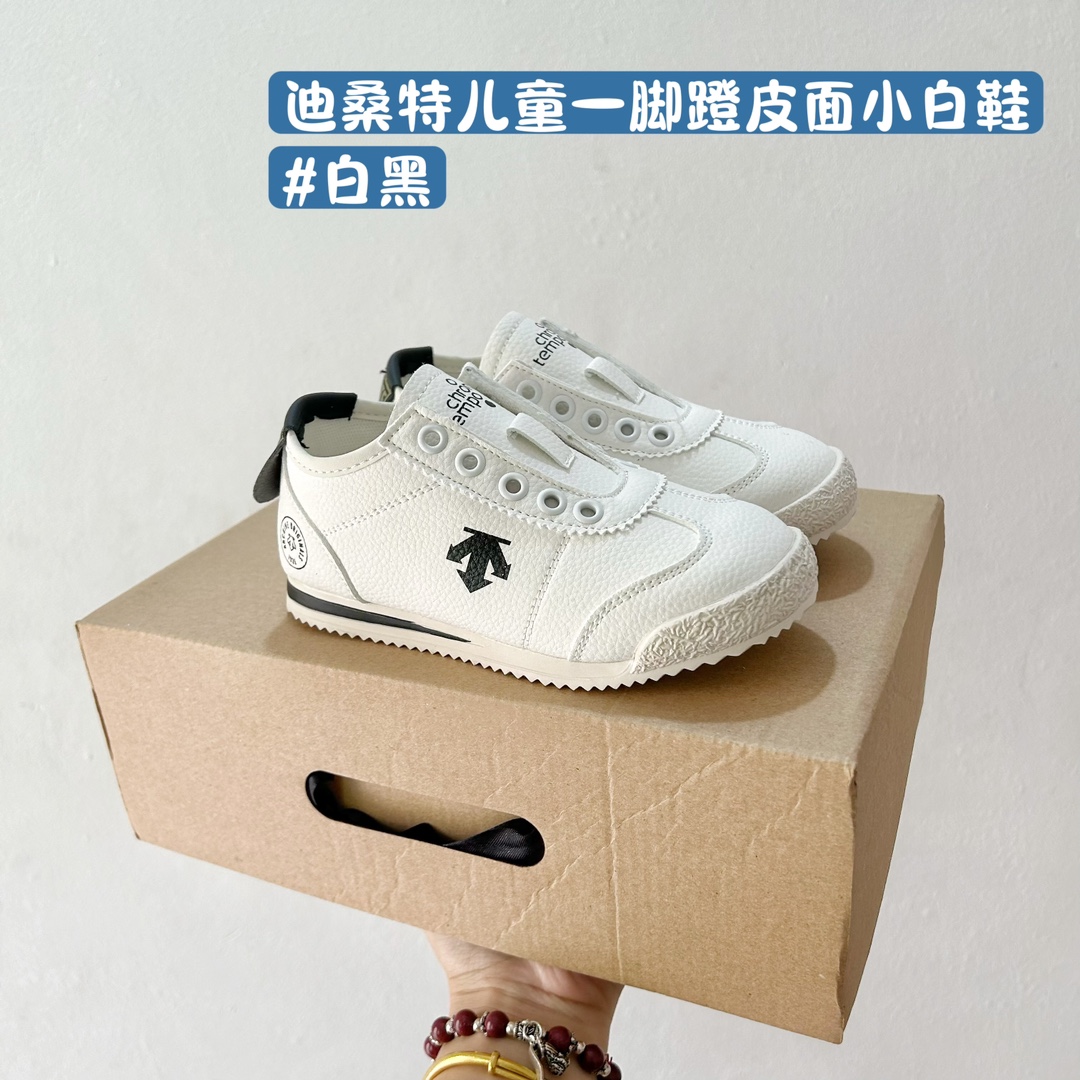 图片[6]-迪桑特儿童一脚蹬皮面小白鞋26-37码 “一脚蹬”的设计更是贴心，方便孩子们自己快速穿脱。弹力鞋带与可调节的鞋舌设计，适应不同大小的脚部，确保穿着的舒适度。-选品中心