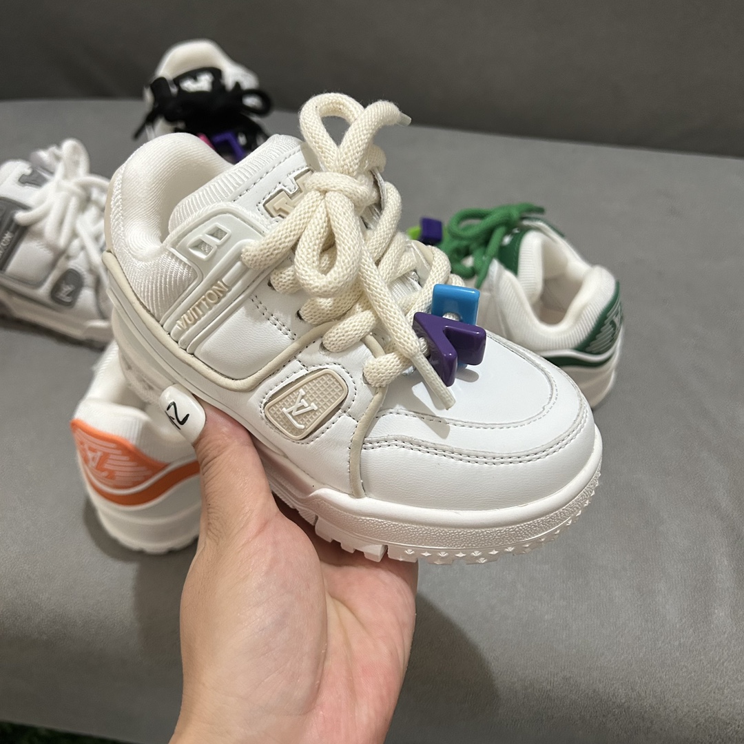 图片[2]-LV小胖丁儿童板鞋26-37码 采用经典的LV图案，配色丰富，无论是喜欢低调的小朋友，还是追求个性的小超模，都能找到适合自己的那一款。-选品中心