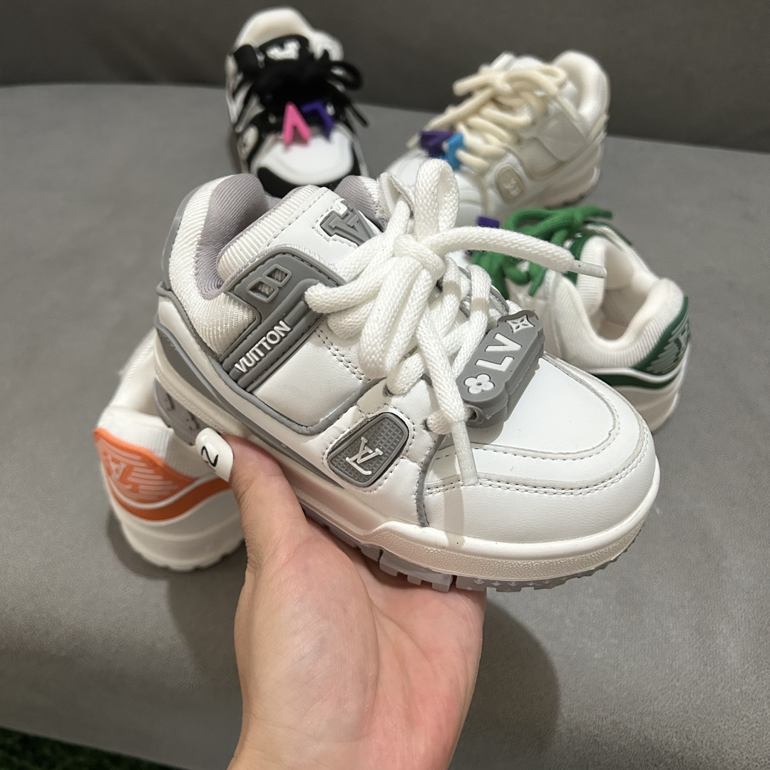 图片[5]-LV小胖丁儿童板鞋26-37码 采用经典的LV图案，配色丰富，无论是喜欢低调的小朋友，还是追求个性的小超模，都能找到适合自己的那一款。-选品中心