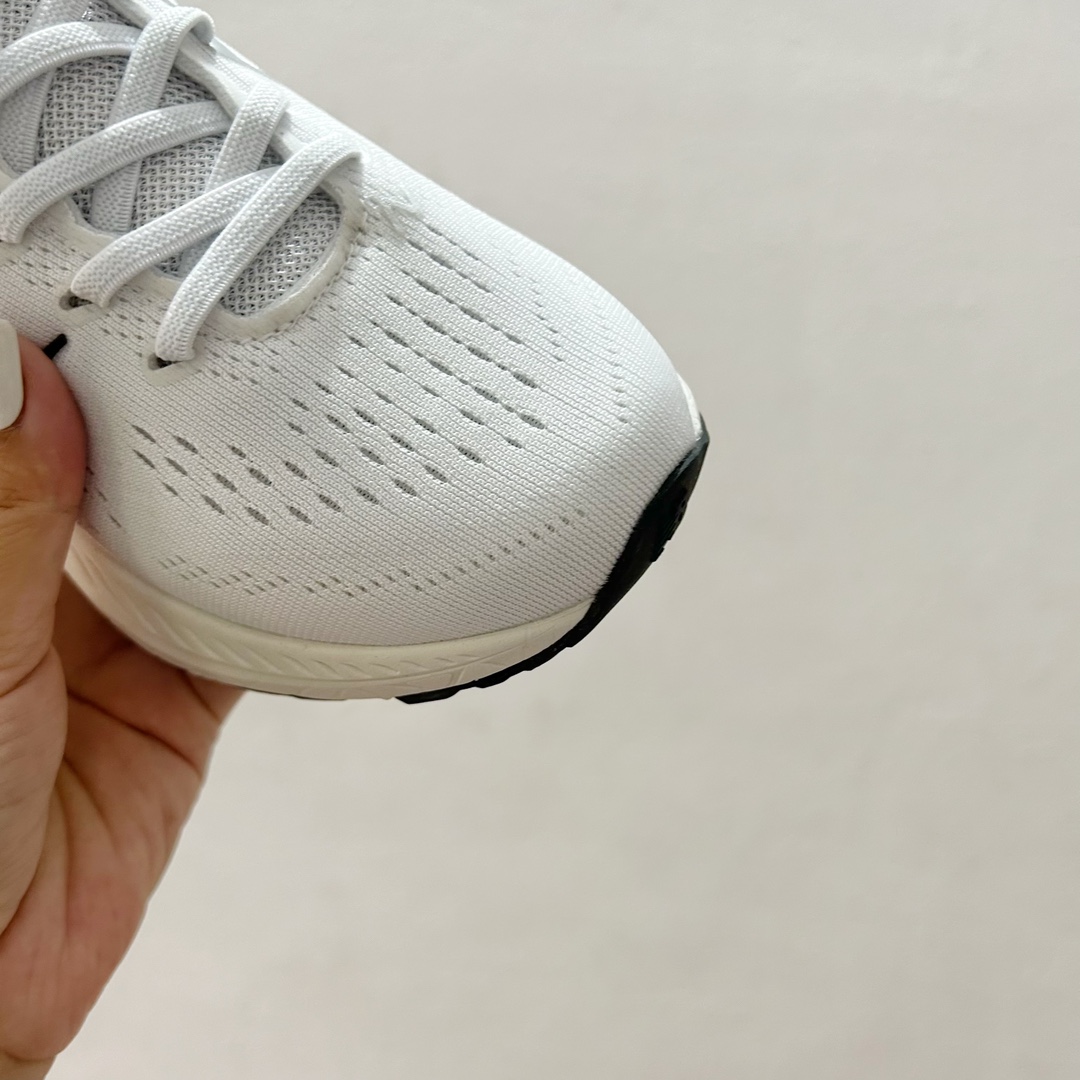 图片[5]-🔗NB860魔术贴儿童运动鞋 尺码：26-37码 👟 当孩子们迈出第一步，每一步都充满期待与挑战，一双合适的运动鞋显得尤为重要。而今天我们要介绍的，就是这款令人惊叹的NB860魔术贴儿童运动鞋！🌈 💖 一打开包装，你就会被那鲜艳的颜色和时尚的设计吸引。这款鞋子不仅适合男孩，也完美地符合女孩的活泼性格。不仅如此，NB860的魔术贴设计更是让穿脱变得轻松无比，再也不用担心帮孩子系鞋带的烦恼了。✨ 🌱 材质方面，NB860采用了透气且柔软的材料，让孩子们在奔跑和跳跃时感到无比舒适。而且鞋底采用了专业的缓震技术，无论是草地还是水泥地面，都能提供足够的支撑和保护。💪 🌍 更重要的是，这款运动鞋的设计灵感来源于户外探险，鼓励孩子们探索世界，勇敢尝试。穿上NB860，他们仿佛拥有了无限的可能，每一双小脚丫都能踏出属于自己的精彩。Adventure awaits! 🌍-选品中心