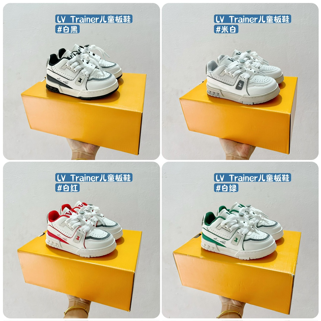 图片[5]-🚦配色合集🔻 🔗LV Trainer儿童板鞋🎀 尺码：26-37码 👟舒适透气，轻盈步伐👟 这款板鞋采用优质材料制作，既保证了穿着的舒适度，又让小脚丫能自由呼吸。轻盈的设计让孩子们无论是跑跳还是漫步都能感受到轻松自在，完美适应他们的活泼天性。 🌈缤纷色彩，点亮每一步🌈 LV Trainer儿童板鞋不仅有经典的黑白配色，还有各种鲜艳夺目的色彩选择。从活泼的荧光绿到梦幻的樱花粉，每一种颜色都能点亮孩子的日常，成为他们个性的表达。 ✨安全设计，守护每一次探索✨ 考虑到孩子们的好奇心和探险欲，这款板鞋特别加强了鞋底的抓地力，提供更好的稳定性，即使在户外游戏中也能稳固站立，减少摔倒的风险。 🎉细节之处，尽显匠心品质🎉 从鞋带的可调节设计到易于穿脱的魔术贴，每一个细节都精心考量，旨在带给孩子们更加便捷舒适的体验。同时，精致的LV LOGO和标志性的花纹，无疑彰显了品牌独特的时尚态度。-选品中心