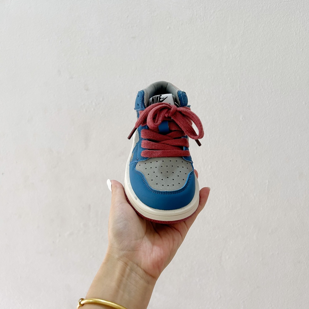 Air Jordan 1 Children’s Basketball Shoes: Classic Design for Young Players - 图片 3