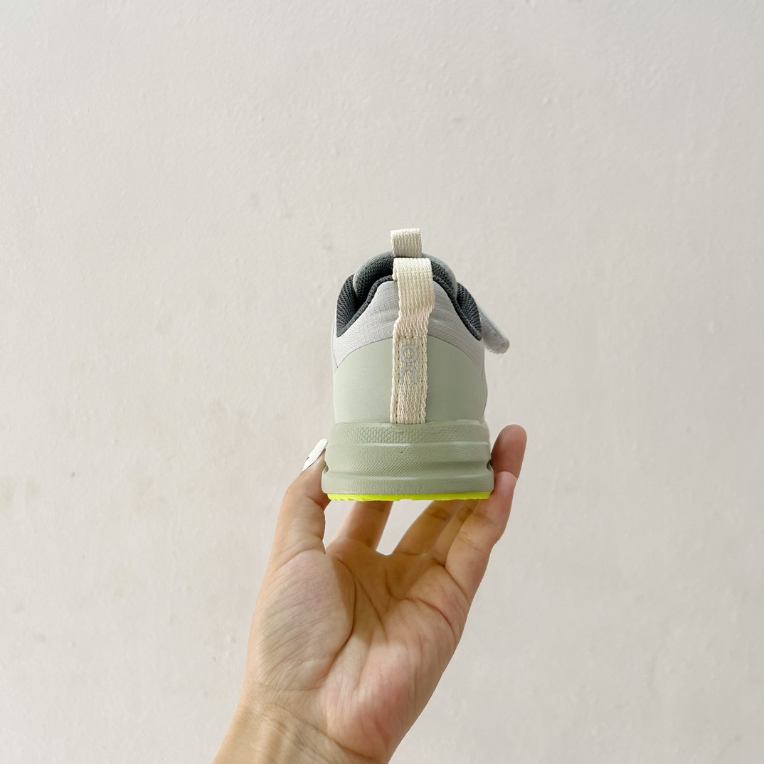 图片[6]-📍新配色 🔗On昂跑魔术贴松紧带儿童运动鞋 尺码：26-37.5码 💥小众童鞋运动鞋来咯～💥 on昂跑缓震魔术贴儿童运动鞋 鞋头增加额外的橡胶垫片🔫加强耐久性 🧿加宽外底搭载多沟槽，更稳固 优化改良的CloudTec专利鞋底科技🪄专为幼童打造🪄超级无敌旋转跳跃好穿-选品中心