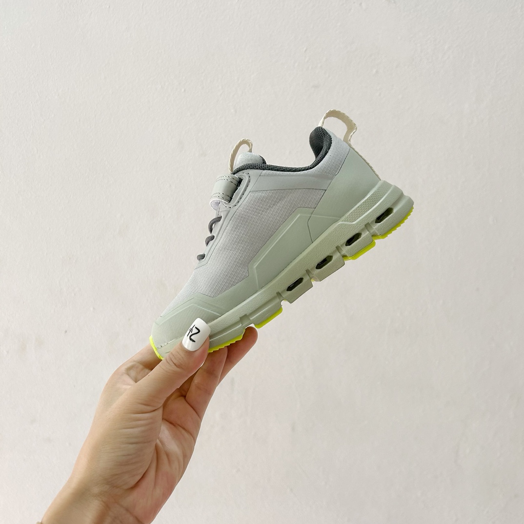 图片[4]-📍新配色 🔗On昂跑魔术贴松紧带儿童运动鞋 尺码：26-37.5码 💥小众童鞋运动鞋来咯～💥 on昂跑缓震魔术贴儿童运动鞋 鞋头增加额外的橡胶垫片🔫加强耐久性 🧿加宽外底搭载多沟槽，更稳固 优化改良的CloudTec专利鞋底科技🪄专为幼童打造🪄超级无敌旋转跳跃好穿-选品中心