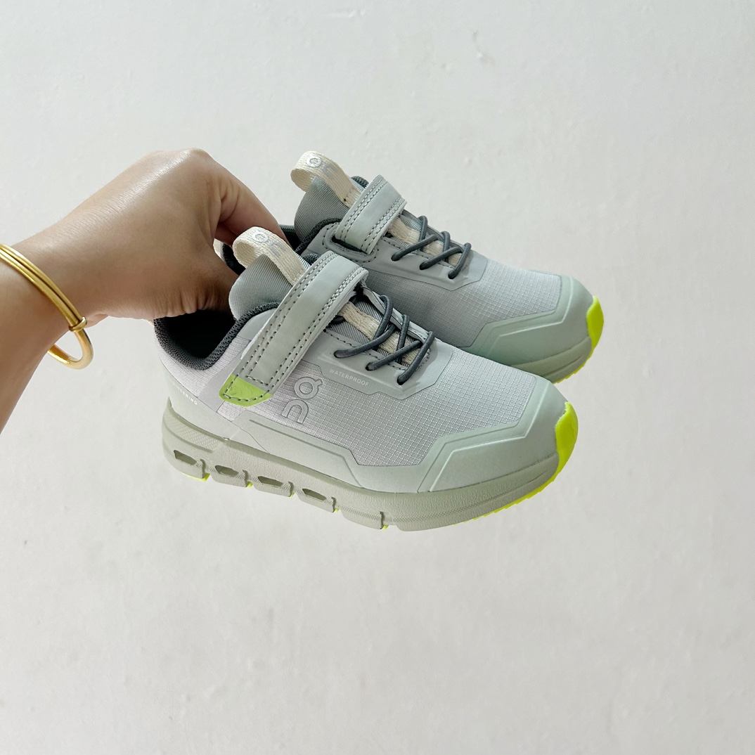 📍新配色 🔗On昂跑魔术贴松紧带儿童运动鞋 尺码：26-37.5码 💥小众童鞋运动鞋来咯～💥 on昂跑缓震魔术贴儿童运动鞋 鞋头增加额外的橡胶垫片🔫加强耐久性 🧿加宽外底搭载多沟槽，更稳固 优化改良的CloudTec专利鞋底科技🪄专为幼童打造🪄超级无敌旋转跳跃好穿-选品中心