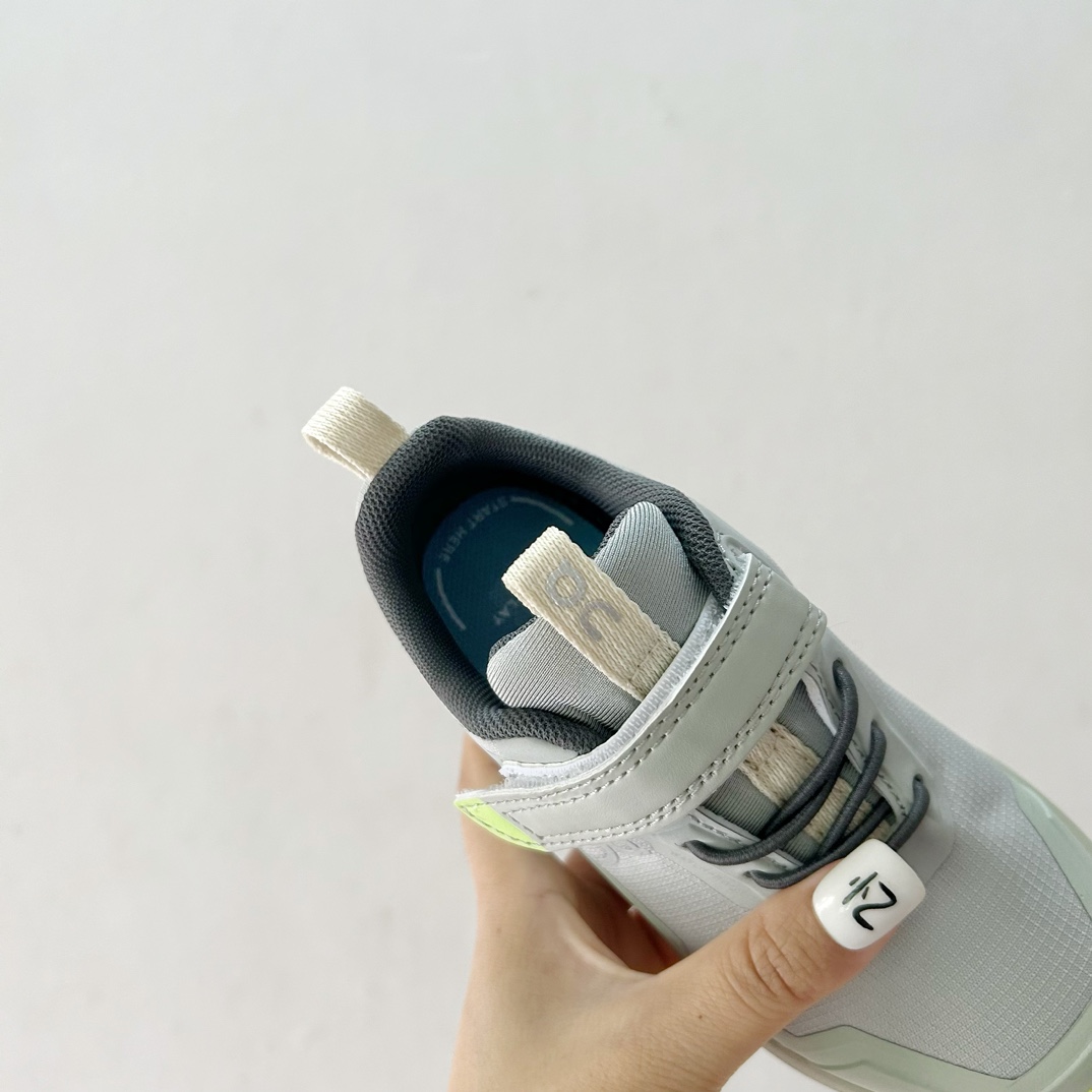 图片[7]-📍新配色 🔗On昂跑魔术贴松紧带儿童运动鞋 尺码：26-37.5码 💥小众童鞋运动鞋来咯～💥 on昂跑缓震魔术贴儿童运动鞋 鞋头增加额外的橡胶垫片🔫加强耐久性 🧿加宽外底搭载多沟槽，更稳固 优化改良的CloudTec专利鞋底科技🪄专为幼童打造🪄超级无敌旋转跳跃好穿-选品中心