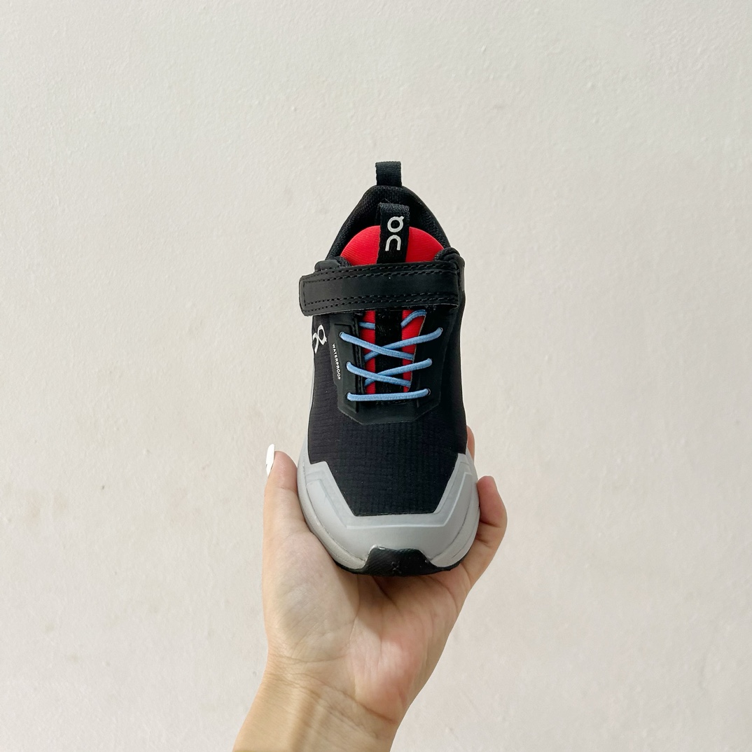 图片[3]-📍新配色 🔗On昂跑魔术贴松紧带儿童运动鞋 尺码：26-37.5码 💥小众童鞋运动鞋来咯～💥 on昂跑缓震魔术贴儿童运动鞋 鞋头增加额外的橡胶垫片🔫加强耐久性 🧿加宽外底搭载多沟槽，更稳固 优化改良的CloudTec专利鞋底科技🪄专为幼童打造🪄超级无敌旋转跳跃好穿-选品中心