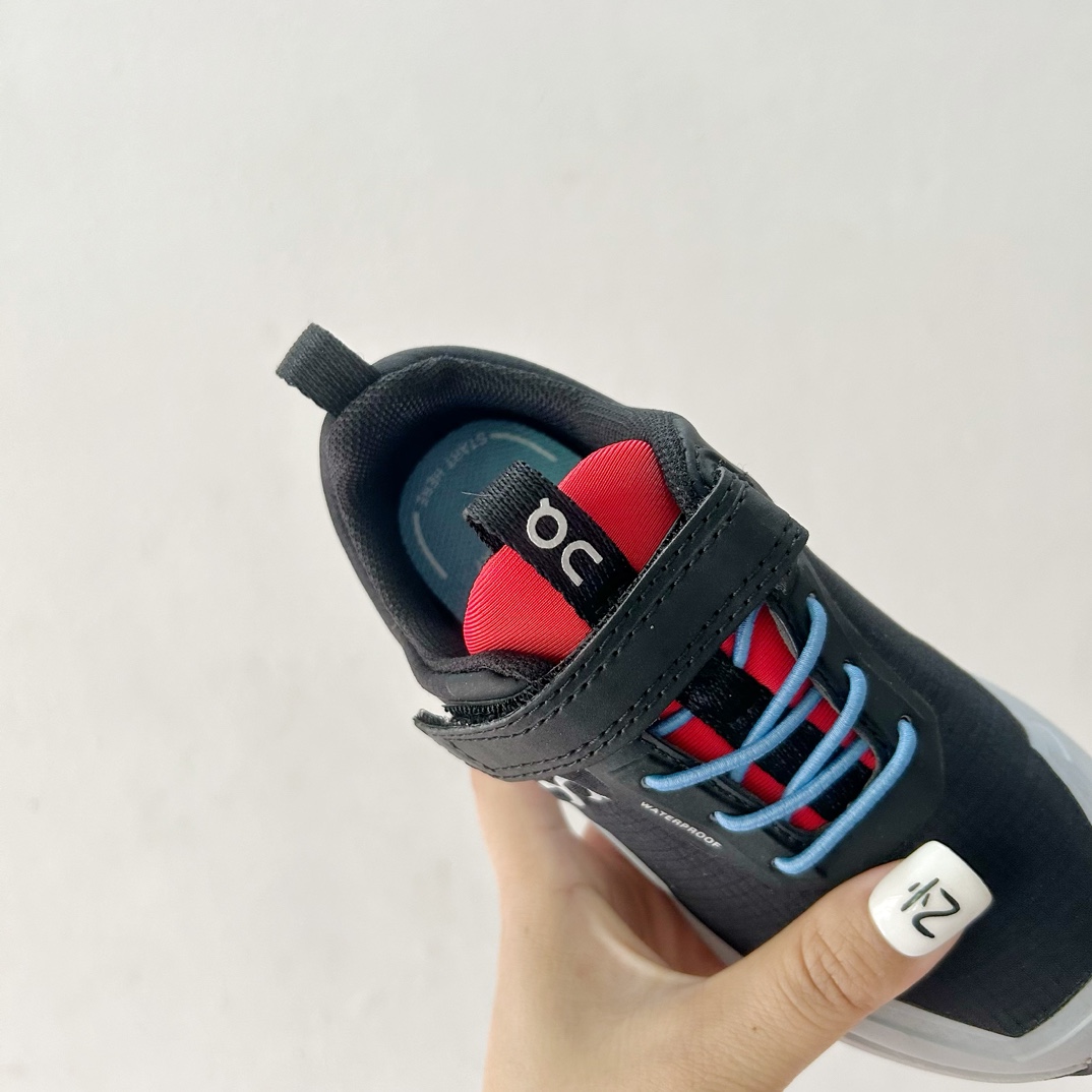 图片[7]-📍新配色 🔗On昂跑魔术贴松紧带儿童运动鞋 尺码：26-37.5码 💥小众童鞋运动鞋来咯～💥 on昂跑缓震魔术贴儿童运动鞋 鞋头增加额外的橡胶垫片🔫加强耐久性 🧿加宽外底搭载多沟槽，更稳固 优化改良的CloudTec专利鞋底科技🪄专为幼童打造🪄超级无敌旋转跳跃好穿-选品中心