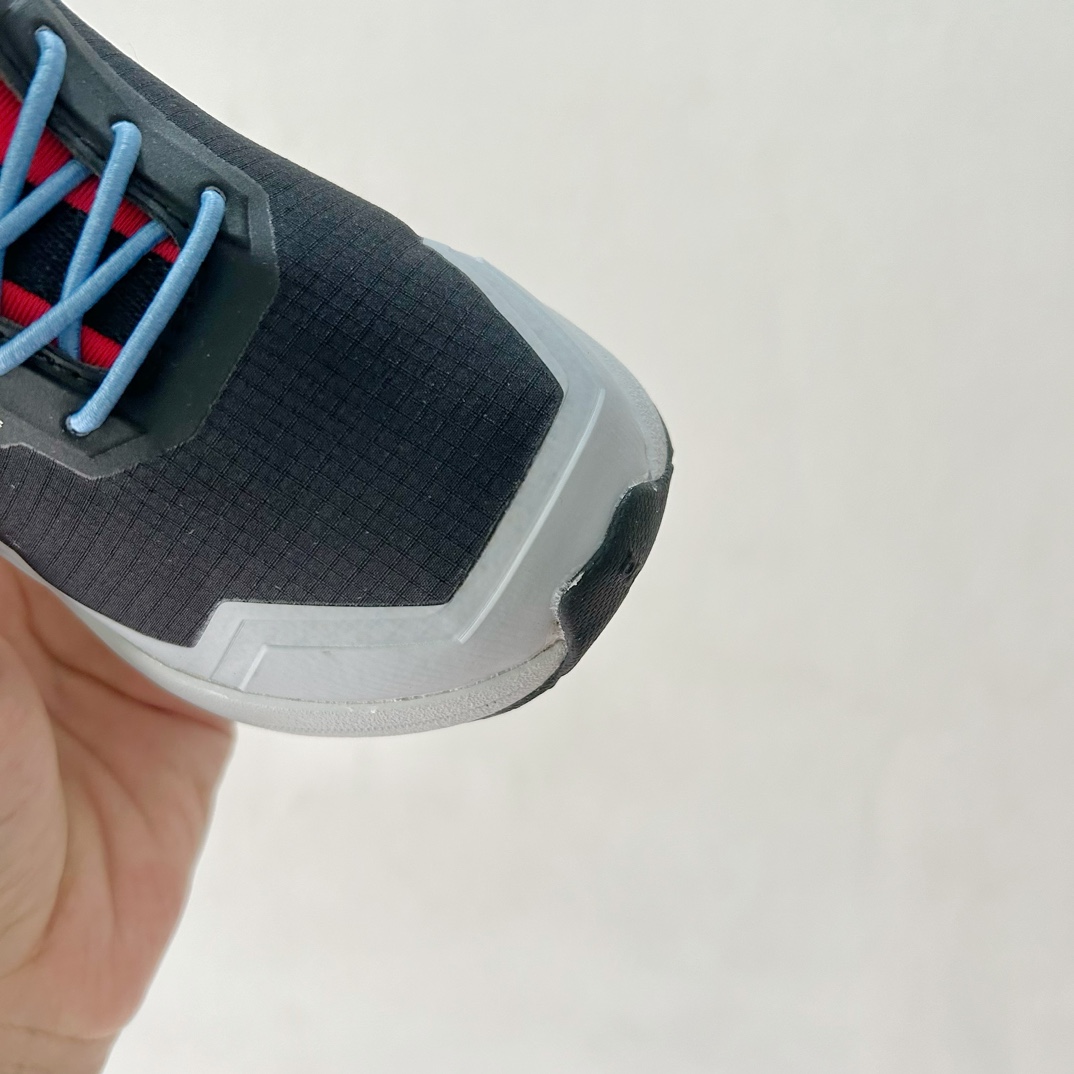 图片[5]-📍新配色 🔗On昂跑魔术贴松紧带儿童运动鞋 尺码：26-37.5码 💥小众童鞋运动鞋来咯～💥 on昂跑缓震魔术贴儿童运动鞋 鞋头增加额外的橡胶垫片🔫加强耐久性 🧿加宽外底搭载多沟槽，更稳固 优化改良的CloudTec专利鞋底科技🪄专为幼童打造🪄超级无敌旋转跳跃好穿-选品中心