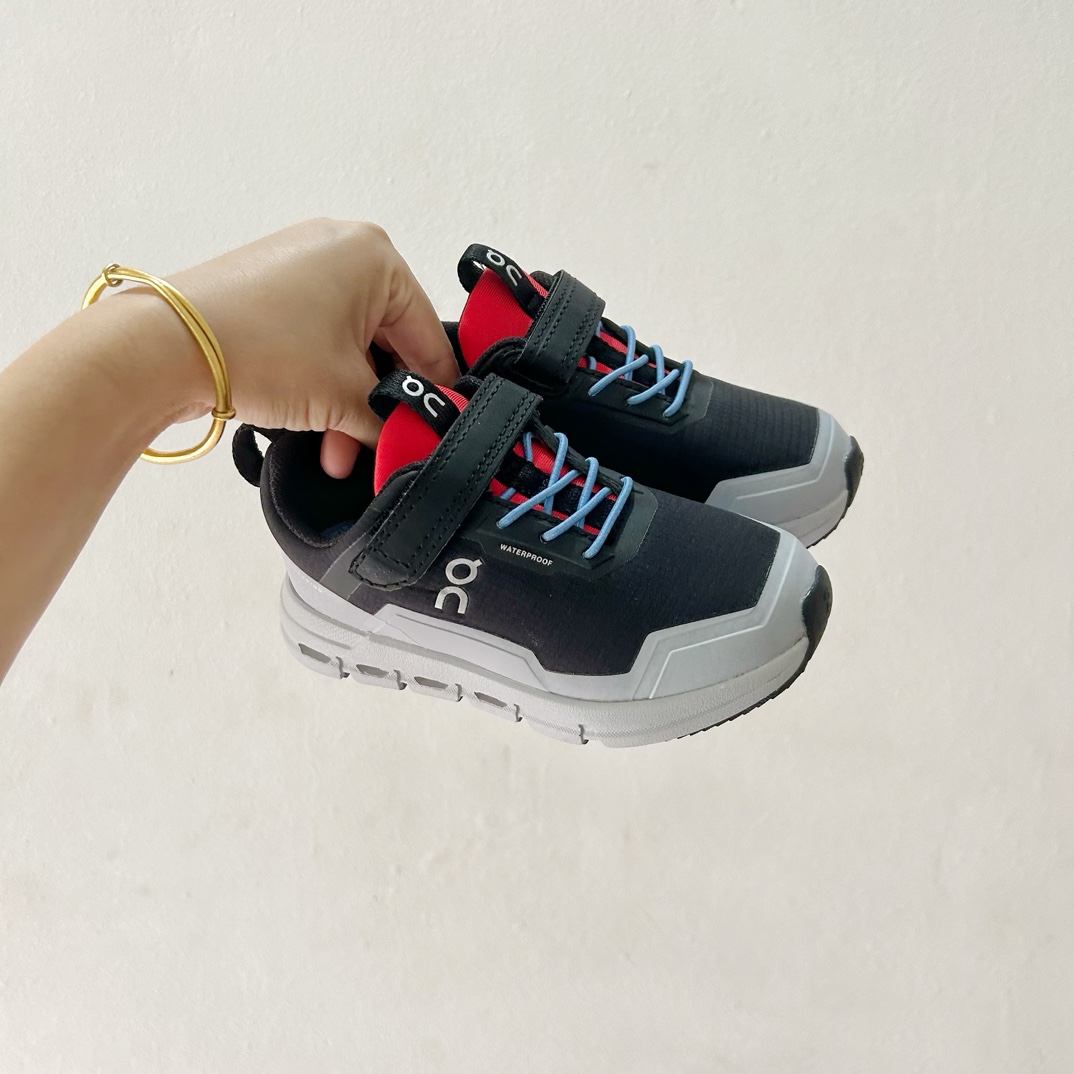 📍新配色 🔗On昂跑魔术贴松紧带儿童运动鞋 尺码：26-37.5码 💥小众童鞋运动鞋来咯～💥 on昂跑缓震魔术贴儿童运动鞋 鞋头增加额外的橡胶垫片🔫加强耐久性 🧿加宽外底搭载多沟槽，更稳固 优化改良的CloudTec专利鞋底科技🪄专为幼童打造🪄超级无敌旋转跳跃好穿-选品中心