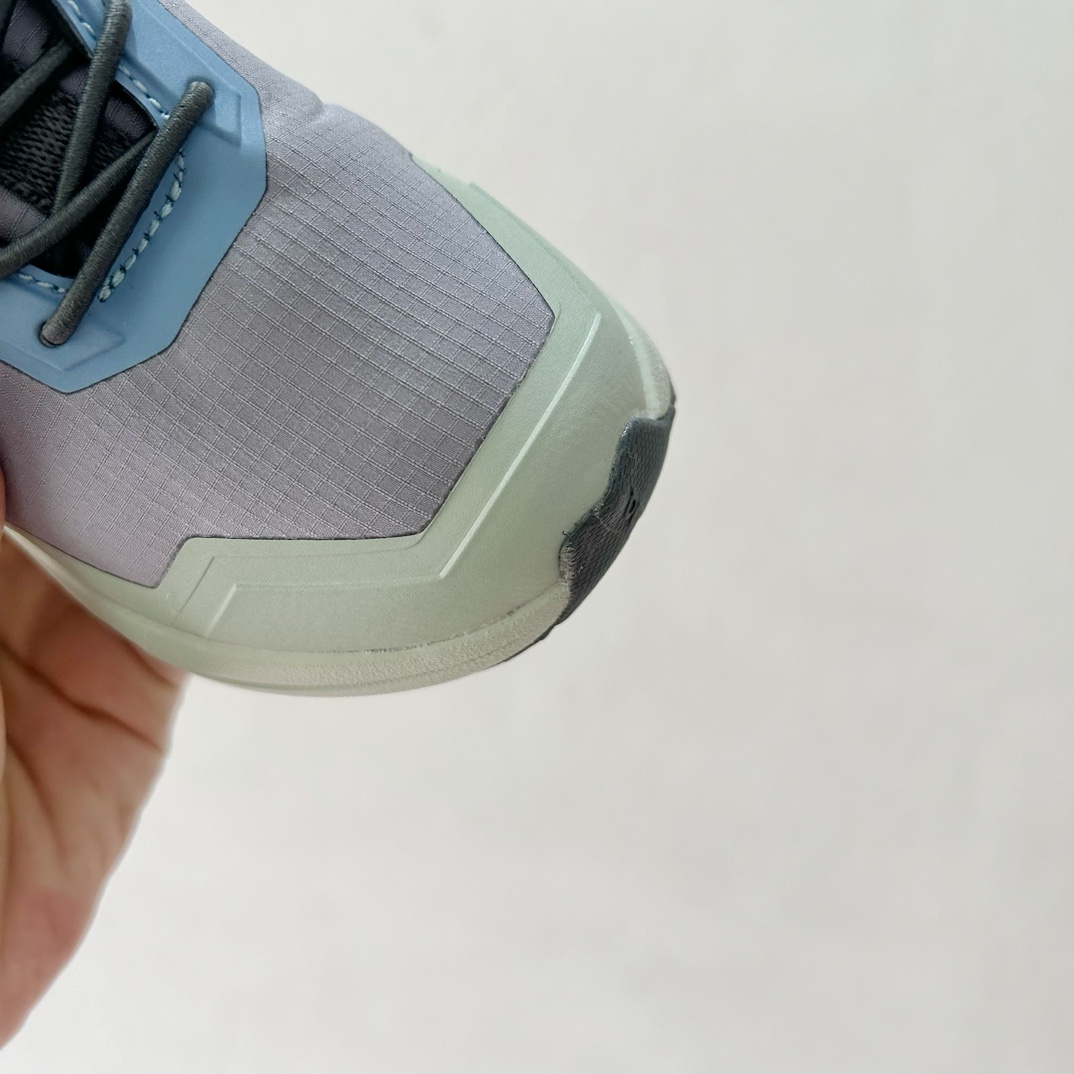 图片[5]-📍新配色 🔗On昂跑魔术贴松紧带儿童运动鞋 尺码：26-37.5码 💥小众童鞋运动鞋来咯～💥 on昂跑缓震魔术贴儿童运动鞋 鞋头增加额外的橡胶垫片🔫加强耐久性 🧿加宽外底搭载多沟槽，更稳固 优化改良的CloudTec专利鞋底科技🪄专为幼童打造🪄超级无敌旋转跳跃好穿-选品中心