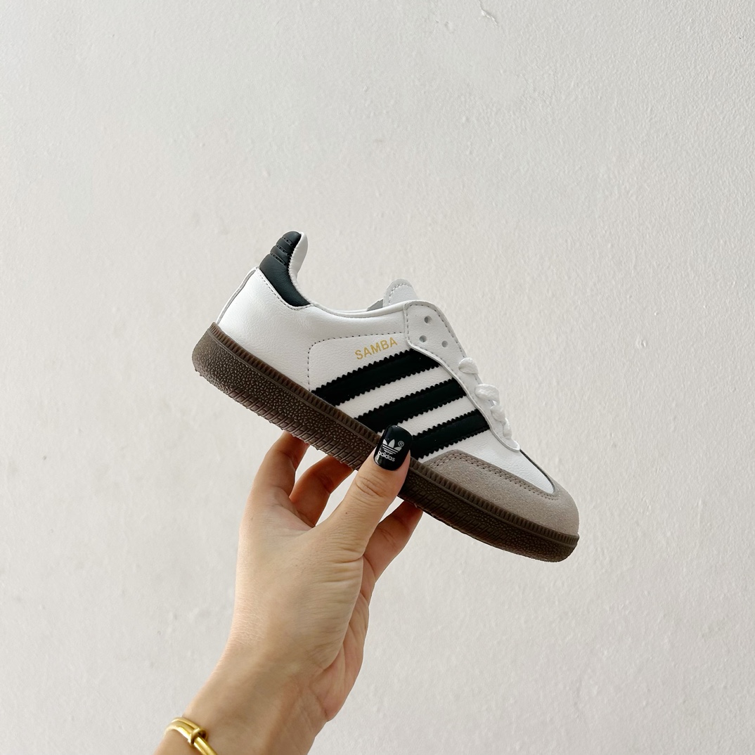 图片[2]-🔗Adidas德训儿童板鞋 尺码：24-35码 全网的爆炸款💥 被问疯的儿童德训鞋！！舒适百搭天花板❗️可盐可甜的潮流气息，看上直接打包带走！ 这双鞋请务必收下！时尚等级提升不止一点点！闭眼冲啊～-选品中心