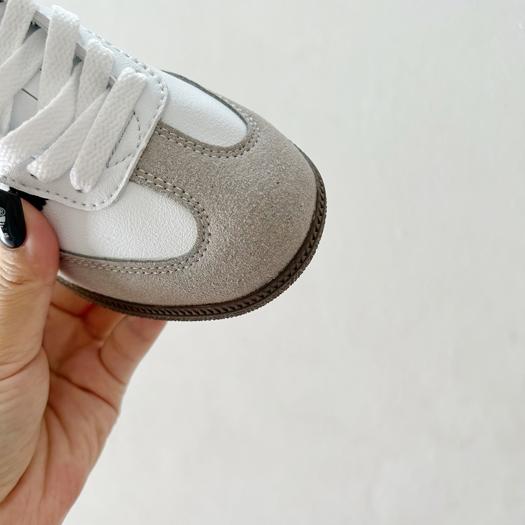 图片[5]-🔗Adidas德训儿童板鞋 尺码：24-35码 全网的爆炸款💥 被问疯的儿童德训鞋！！舒适百搭天花板❗️可盐可甜的潮流气息，看上直接打包带走！ 这双鞋请务必收下！时尚等级提升不止一点点！闭眼冲啊～-选品中心