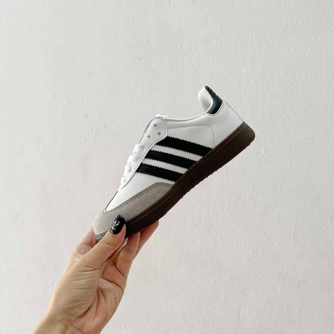 图片[4]-🔗Adidas德训儿童板鞋 尺码：24-35码 全网的爆炸款💥 被问疯的儿童德训鞋！！舒适百搭天花板❗️可盐可甜的潮流气息，看上直接打包带走！ 这双鞋请务必收下！时尚等级提升不止一点点！闭眼冲啊～-选品中心