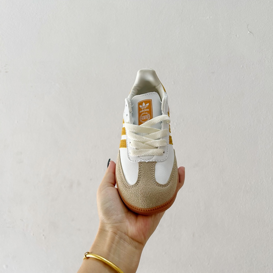 图片[3]-🔗Adidas德训儿童板鞋 尺码：24-35码 全网的爆炸款💥 被问疯的儿童德训鞋！！舒适百搭天花板❗️可盐可甜的潮流气息，看上直接打包带走！ 这双鞋请务必收下！时尚等级提升不止一点点！闭眼冲啊～-选品中心