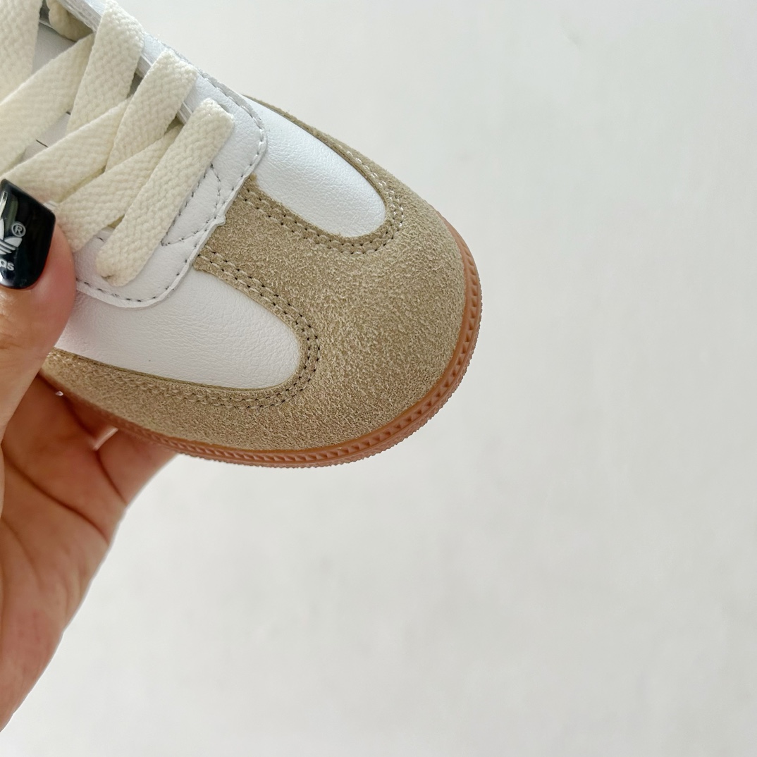 图片[5]-🔗Adidas德训儿童板鞋 尺码：24-35码 全网的爆炸款💥 被问疯的儿童德训鞋！！舒适百搭天花板❗️可盐可甜的潮流气息，看上直接打包带走！ 这双鞋请务必收下！时尚等级提升不止一点点！闭眼冲啊～-选品中心