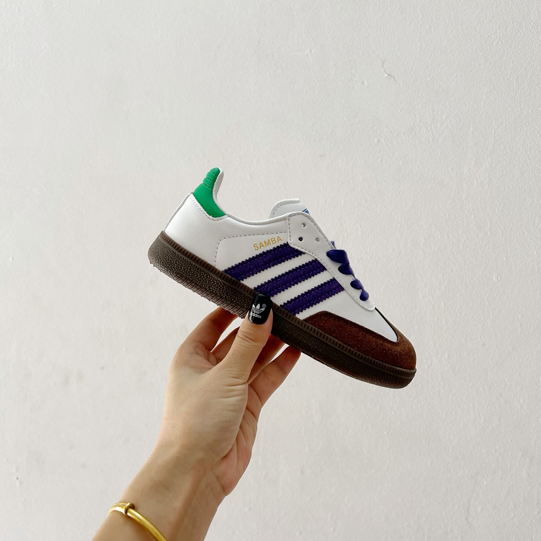 图片[2]-🔗Adidas德训儿童板鞋 尺码：24-35码 全网的爆炸款💥 被问疯的儿童德训鞋！！舒适百搭天花板❗️可盐可甜的潮流气息，看上直接打包带走！ 这双鞋请务必收下！时尚等级提升不止一点点！闭眼冲啊～-选品中心