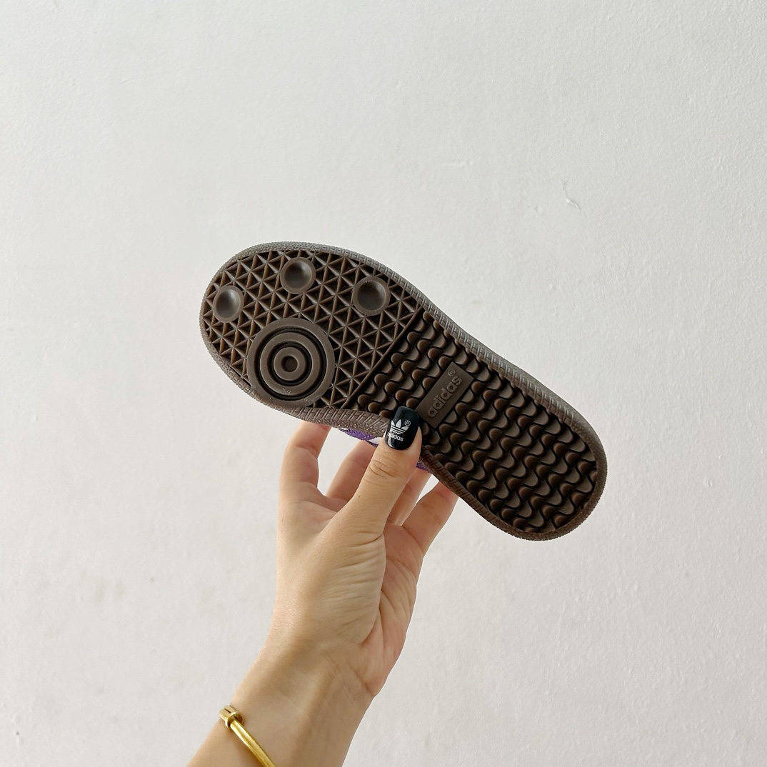 图片[9]-🔗Adidas德训儿童板鞋 尺码：24-35码 全网的爆炸款💥 被问疯的儿童德训鞋！！舒适百搭天花板❗️可盐可甜的潮流气息，看上直接打包带走！ 这双鞋请务必收下！时尚等级提升不止一点点！闭眼冲啊～-选品中心