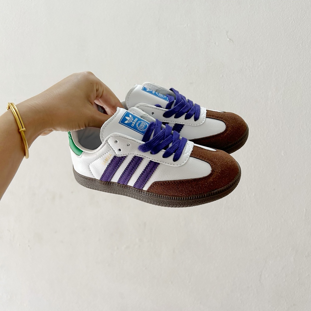 🔗Adidas德训儿童板鞋 尺码：24-35码 全网的爆炸款💥 被问疯的儿童德训鞋！！舒适百搭天花板❗️可盐可甜的潮流气息，看上直接打包带走！ 这双鞋请务必收下！时尚等级提升不止一点点！闭眼冲啊～-选品中心