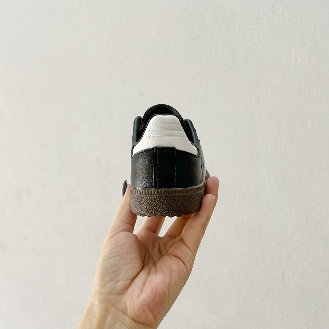 图片[6]-🔗Adidas德训儿童板鞋 尺码：24-35码 全网的爆炸款💥 被问疯的儿童德训鞋！！舒适百搭天花板❗️可盐可甜的潮流气息，看上直接打包带走！ 这双鞋请务必收下！时尚等级提升不止一点点！闭眼冲啊～-选品中心