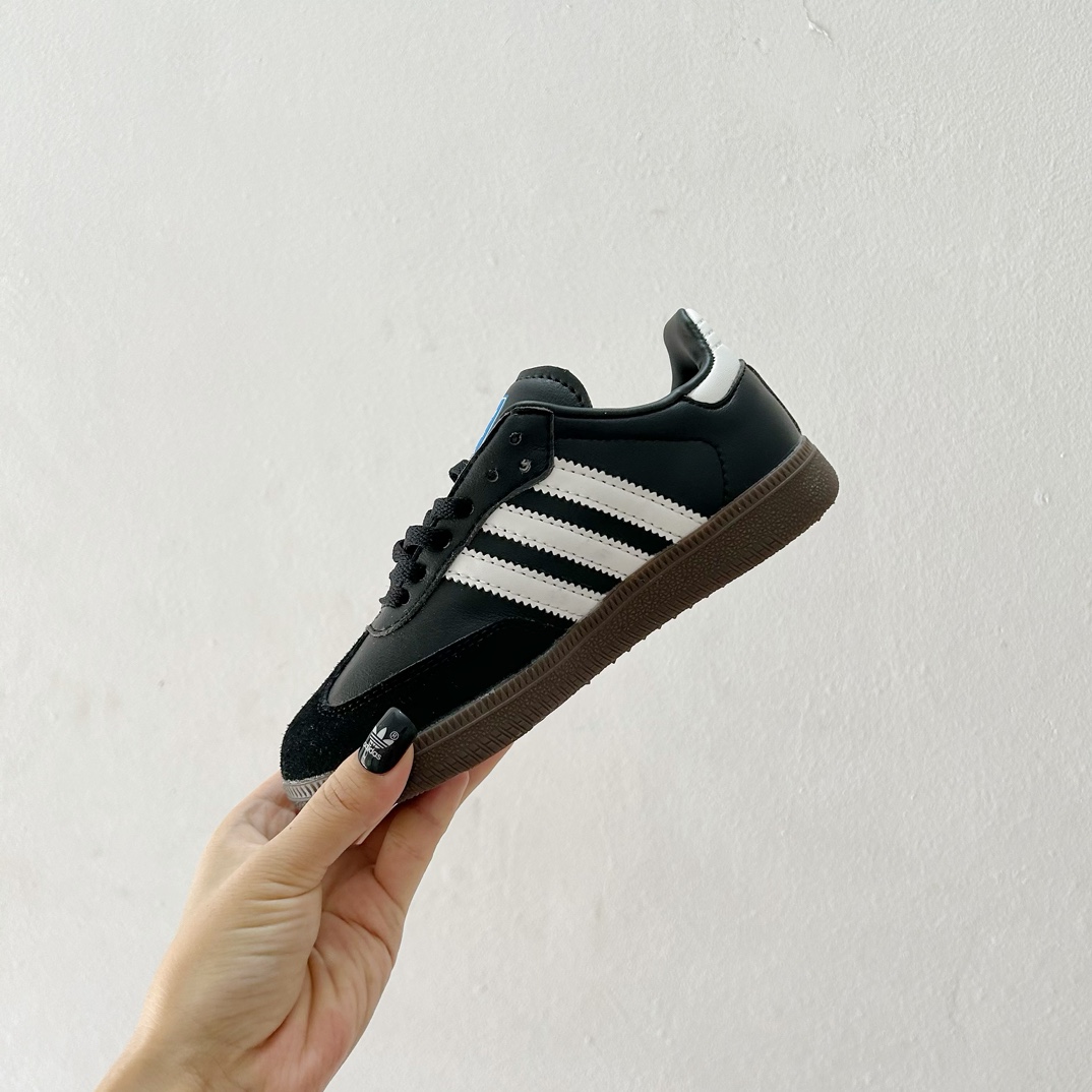 图片[4]-🔗Adidas德训儿童板鞋 尺码：24-35码 全网的爆炸款💥 被问疯的儿童德训鞋！！舒适百搭天花板❗️可盐可甜的潮流气息，看上直接打包带走！ 这双鞋请务必收下！时尚等级提升不止一点点！闭眼冲啊～-选品中心