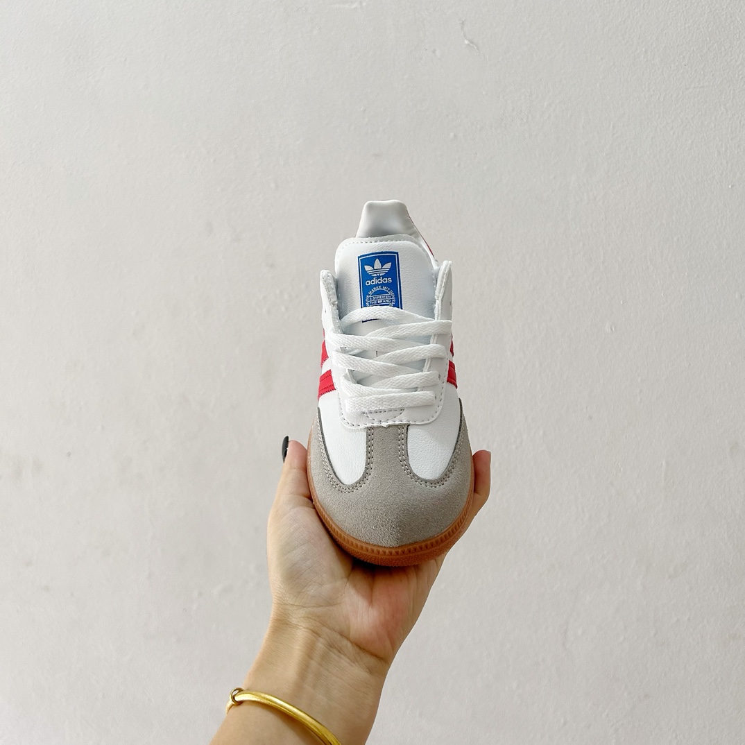 图片[3]-🔗Adidas德训儿童板鞋 尺码：24-35码 全网的爆炸款💥 被问疯的儿童德训鞋！！舒适百搭天花板❗️可盐可甜的潮流气息，看上直接打包带走！ 这双鞋请务必收下！时尚等级提升不止一点点！闭眼冲啊～-选品中心