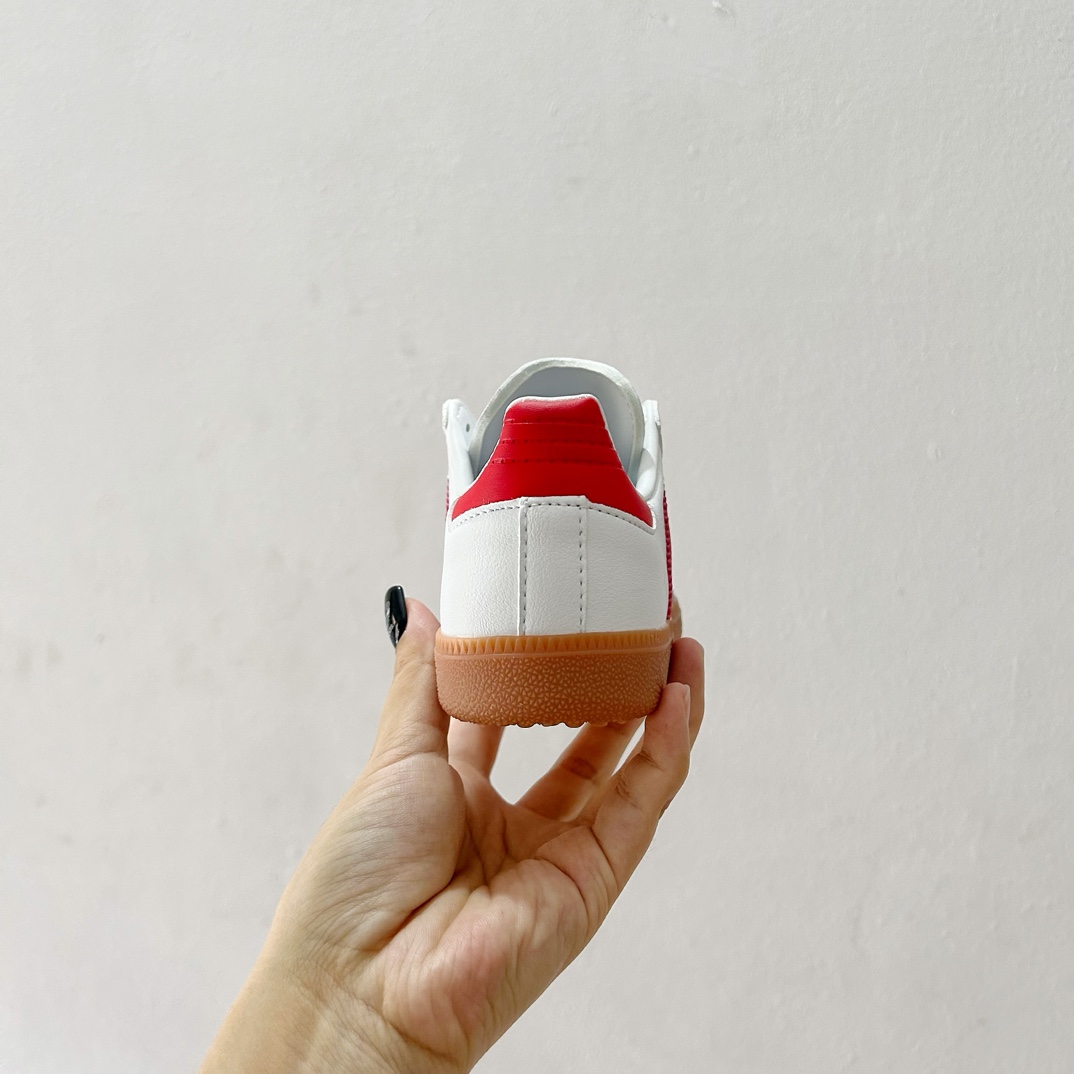 图片[6]-🔗Adidas德训儿童板鞋 尺码：24-35码 全网的爆炸款💥 被问疯的儿童德训鞋！！舒适百搭天花板❗️可盐可甜的潮流气息，看上直接打包带走！ 这双鞋请务必收下！时尚等级提升不止一点点！闭眼冲啊～-选品中心