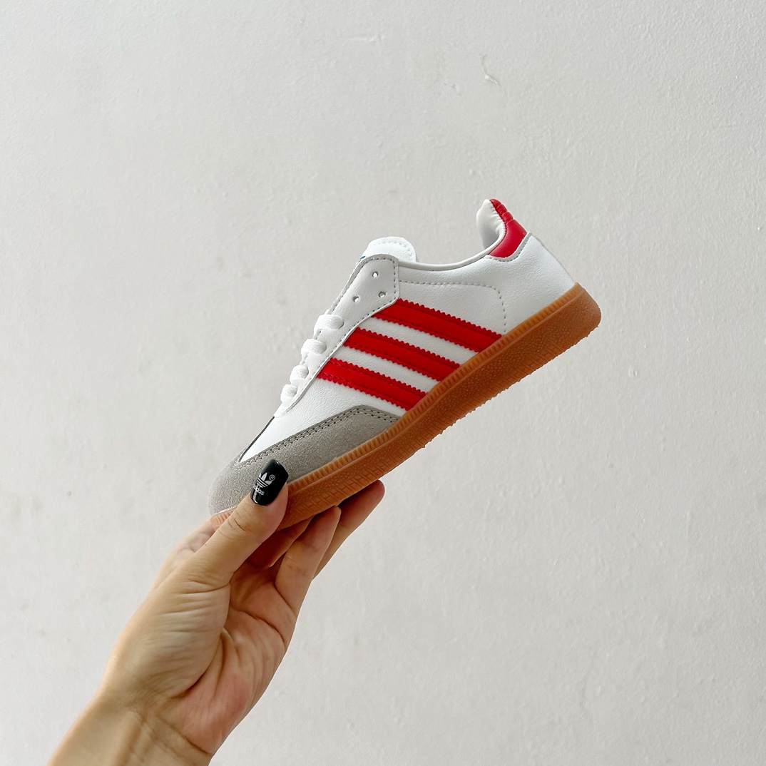 图片[4]-🔗Adidas德训儿童板鞋 尺码：24-35码 全网的爆炸款💥 被问疯的儿童德训鞋！！舒适百搭天花板❗️可盐可甜的潮流气息，看上直接打包带走！ 这双鞋请务必收下！时尚等级提升不止一点点！闭眼冲啊～-选品中心