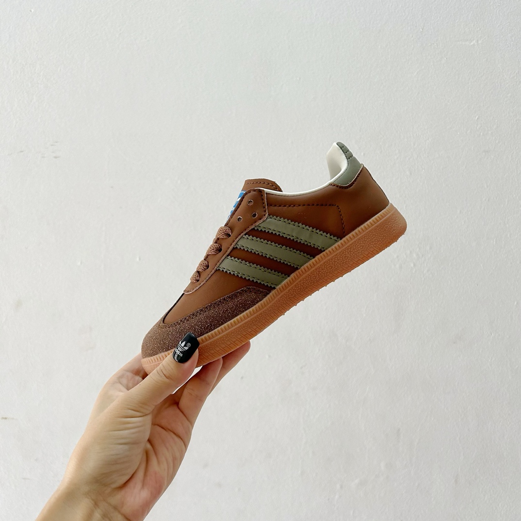 图片[4]-🔗Adidas德训儿童板鞋 尺码：24-35码 全网的爆炸款💥 被问疯的儿童德训鞋！！舒适百搭天花板❗️可盐可甜的潮流气息，看上直接打包带走！ 这双鞋请务必收下！时尚等级提升不止一点点！闭眼冲啊～-选品中心