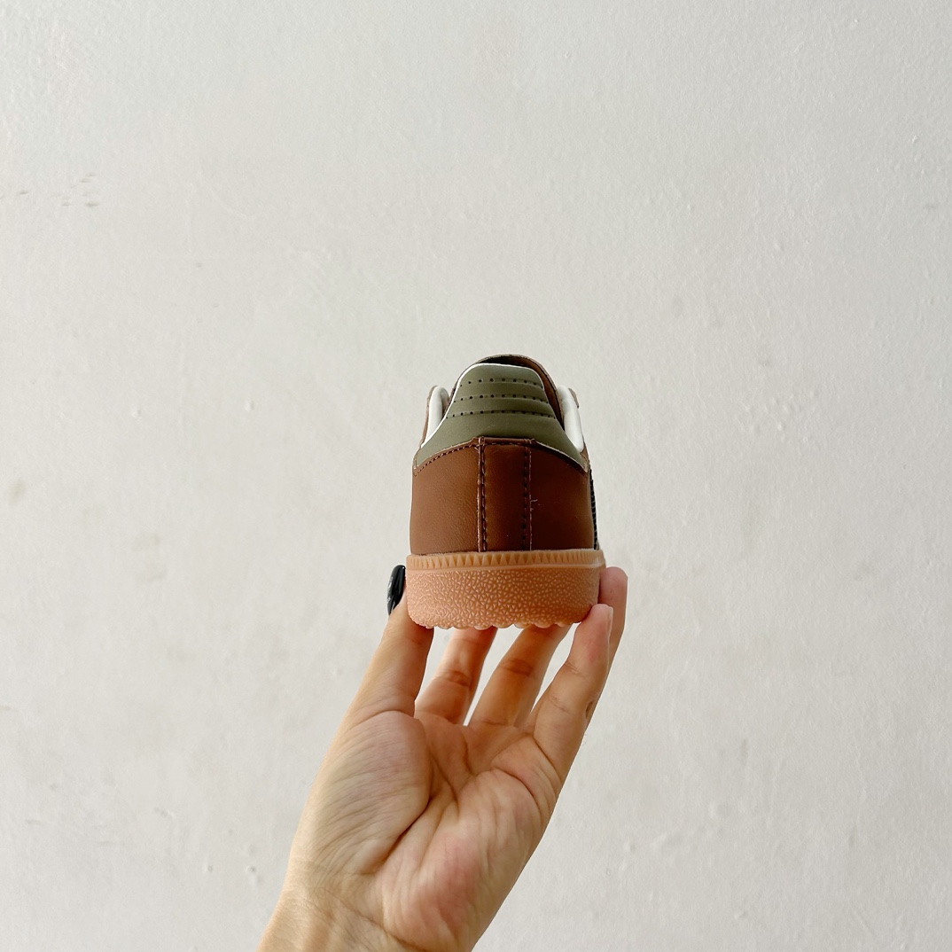 图片[6]-🔗Adidas德训儿童板鞋 尺码：24-35码 全网的爆炸款💥 被问疯的儿童德训鞋！！舒适百搭天花板❗️可盐可甜的潮流气息，看上直接打包带走！ 这双鞋请务必收下！时尚等级提升不止一点点！闭眼冲啊～-选品中心