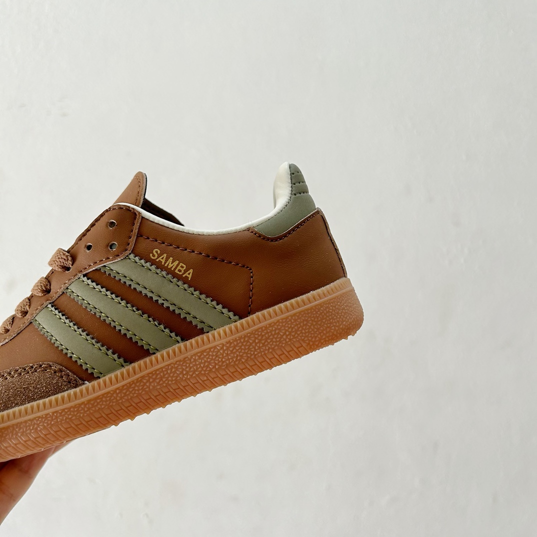 图片[8]-🔗Adidas德训儿童板鞋 尺码：24-35码 全网的爆炸款💥 被问疯的儿童德训鞋！！舒适百搭天花板❗️可盐可甜的潮流气息，看上直接打包带走！ 这双鞋请务必收下！时尚等级提升不止一点点！闭眼冲啊～-选品中心