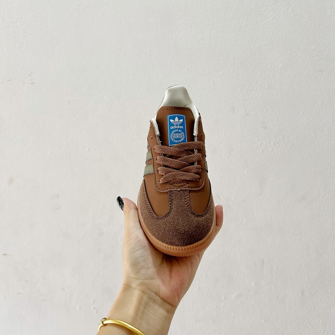 图片[3]-🔗Adidas德训儿童板鞋 尺码：24-35码 全网的爆炸款💥 被问疯的儿童德训鞋！！舒适百搭天花板❗️可盐可甜的潮流气息，看上直接打包带走！ 这双鞋请务必收下！时尚等级提升不止一点点！闭眼冲啊～-选品中心