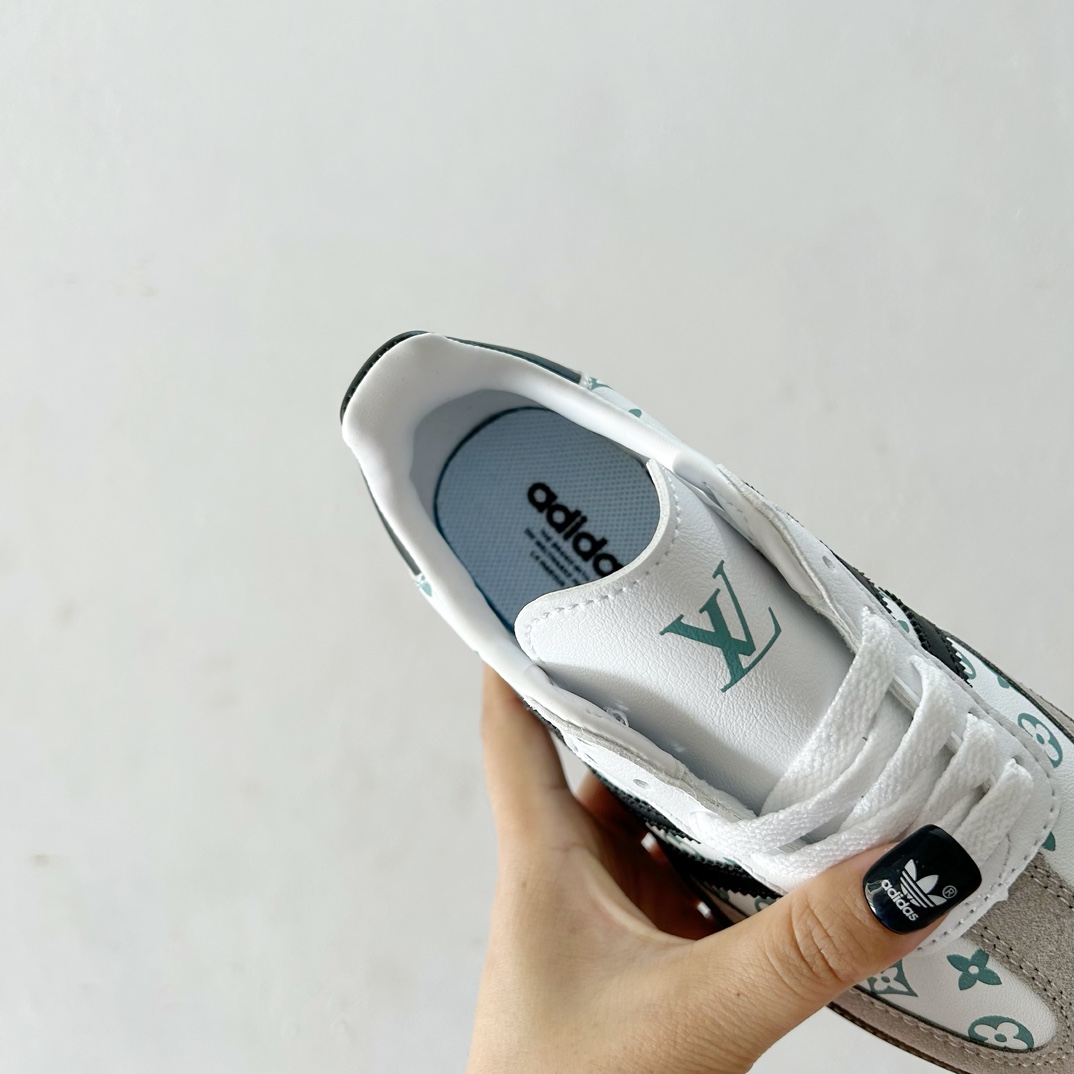 图片[7]-🔗Adidas德训儿童板鞋 尺码：24-35码 全网的爆炸款💥 被问疯的儿童德训鞋！！舒适百搭天花板❗️可盐可甜的潮流气息，看上直接打包带走！ 这双鞋请务必收下！时尚等级提升不止一点点！闭眼冲啊～-选品中心