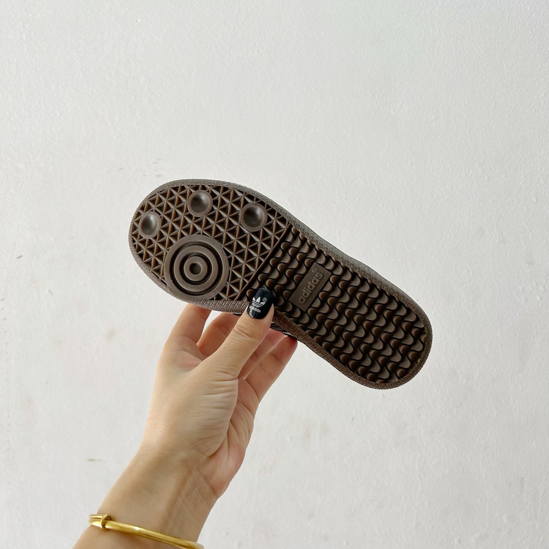 图片[9]-🔗Adidas德训儿童板鞋 尺码：24-35码 全网的爆炸款💥 被问疯的儿童德训鞋！！舒适百搭天花板❗️可盐可甜的潮流气息，看上直接打包带走！ 这双鞋请务必收下！时尚等级提升不止一点点！闭眼冲啊～-选品中心