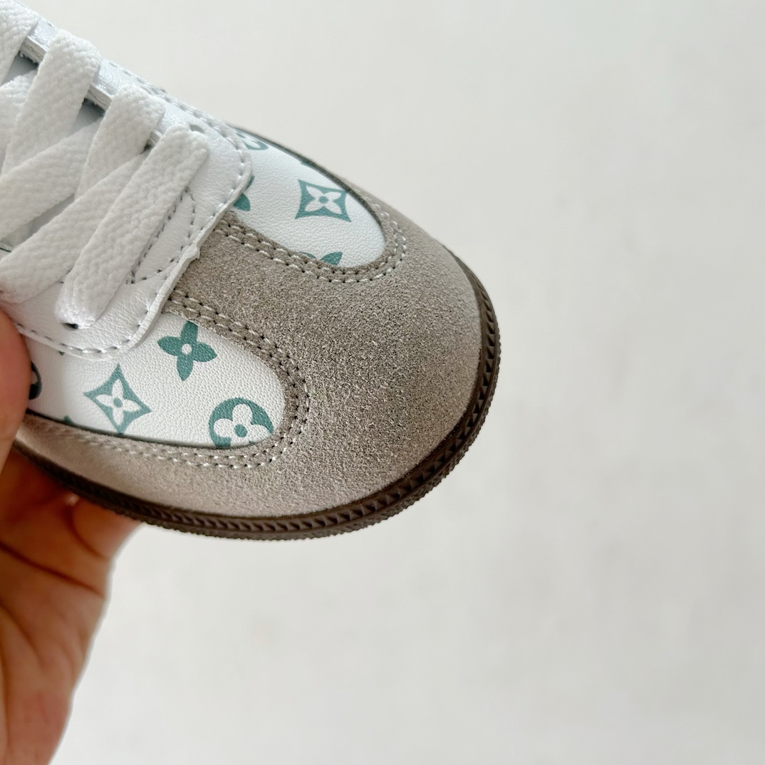 图片[5]-🔗Adidas德训儿童板鞋 尺码：24-35码 全网的爆炸款💥 被问疯的儿童德训鞋！！舒适百搭天花板❗️可盐可甜的潮流气息，看上直接打包带走！ 这双鞋请务必收下！时尚等级提升不止一点点！闭眼冲啊～-选品中心