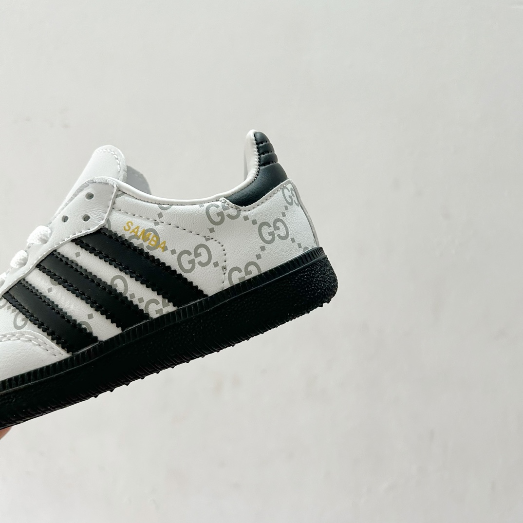 图片[8]-🔗Adidas德训儿童板鞋 尺码：24-35码 全网的爆炸款💥 被问疯的儿童德训鞋！！舒适百搭天花板❗️可盐可甜的潮流气息，看上直接打包带走！ 这双鞋请务必收下！时尚等级提升不止一点点！闭眼冲啊～-选品中心