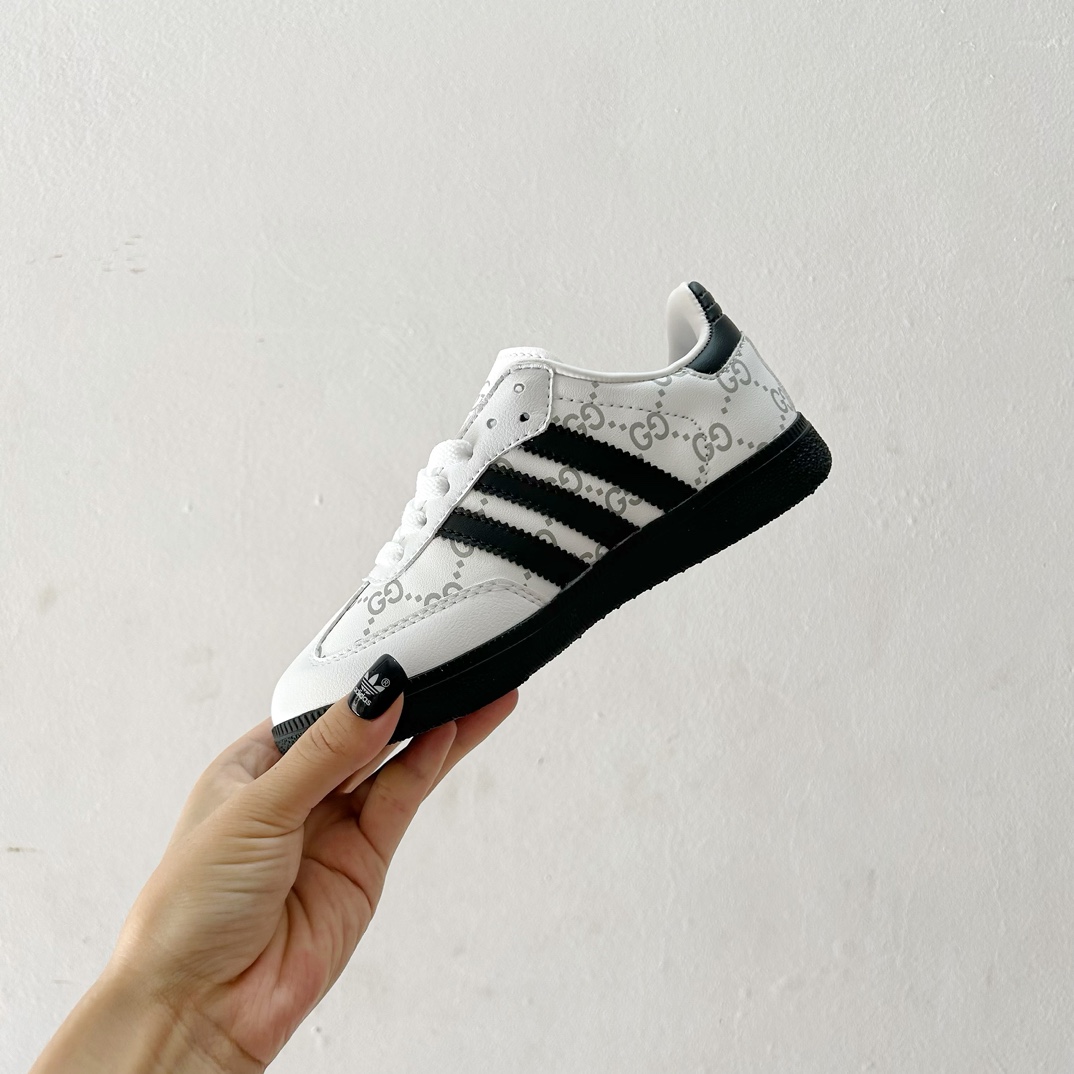 图片[4]-🔗Adidas德训儿童板鞋 尺码：24-35码 全网的爆炸款💥 被问疯的儿童德训鞋！！舒适百搭天花板❗️可盐可甜的潮流气息，看上直接打包带走！ 这双鞋请务必收下！时尚等级提升不止一点点！闭眼冲啊～-选品中心