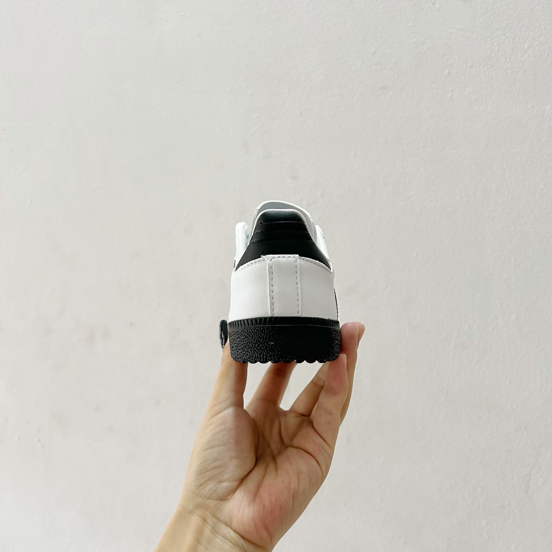 图片[6]-🔗Adidas德训儿童板鞋 尺码：24-35码 全网的爆炸款💥 被问疯的儿童德训鞋！！舒适百搭天花板❗️可盐可甜的潮流气息，看上直接打包带走！ 这双鞋请务必收下！时尚等级提升不止一点点！闭眼冲啊～-选品中心