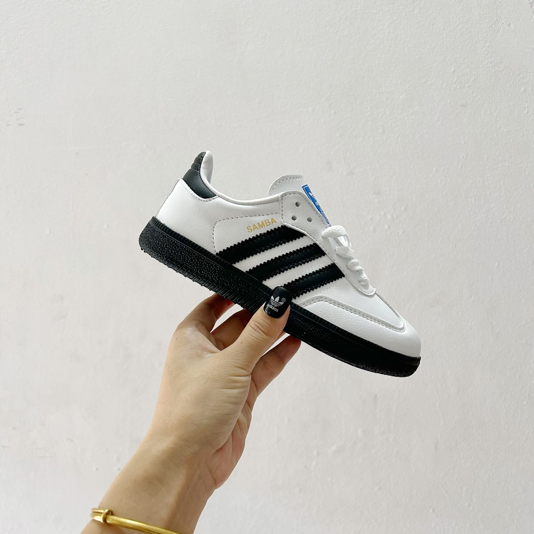 图片[2]-🔗Adidas德训儿童板鞋 尺码：24-35码 全网的爆炸款💥 被问疯的儿童德训鞋！！舒适百搭天花板❗️可盐可甜的潮流气息，看上直接打包带走！ 这双鞋请务必收下！时尚等级提升不止一点点！闭眼冲啊～-选品中心